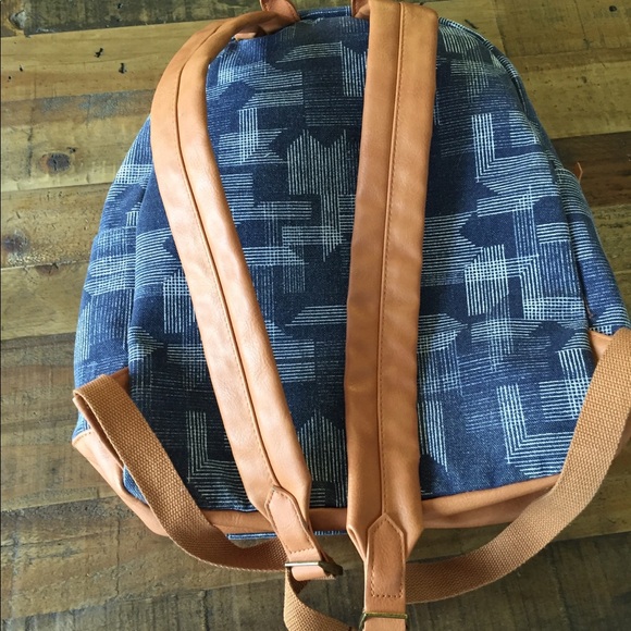 Universal Thread Backpack - Picture 2 of 3